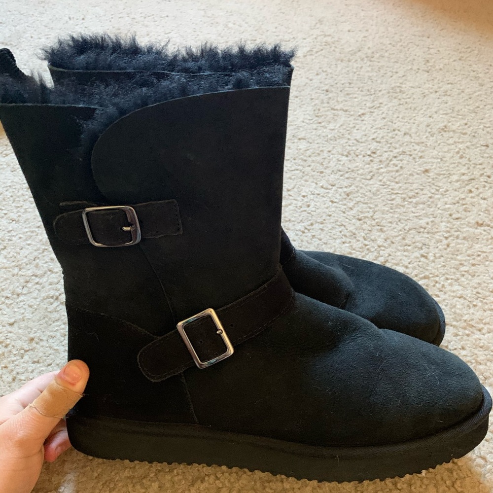 Super cute black ugg type boots